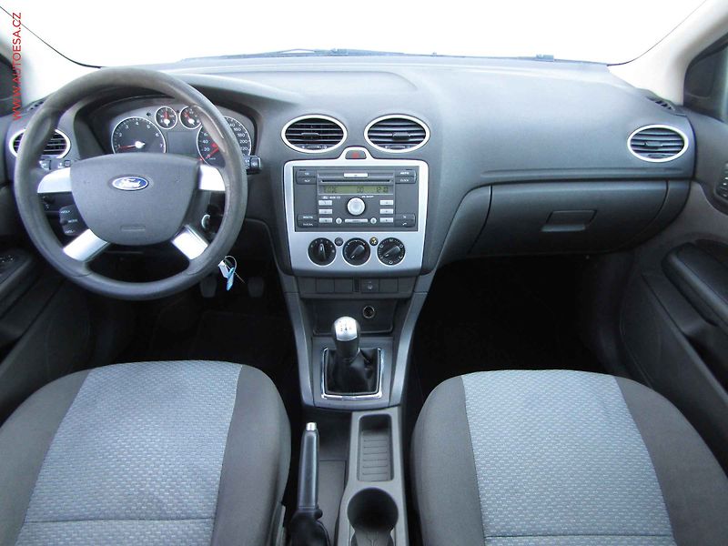 Ford Focus (2007) 1.6i, AC - fotka 8 z 14