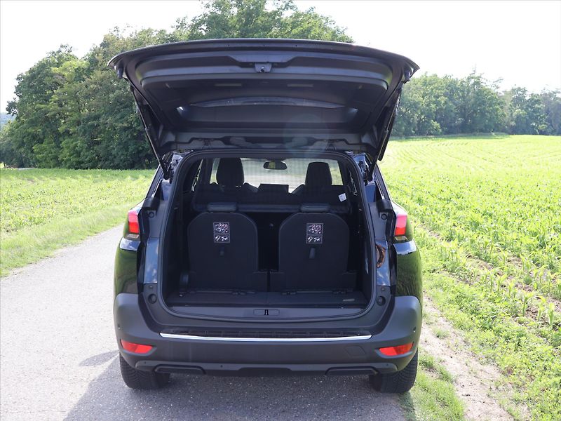 Peugeot 5008 1,2 PT Aut. Allure 7-Míst DPH - fotka 9 z 39