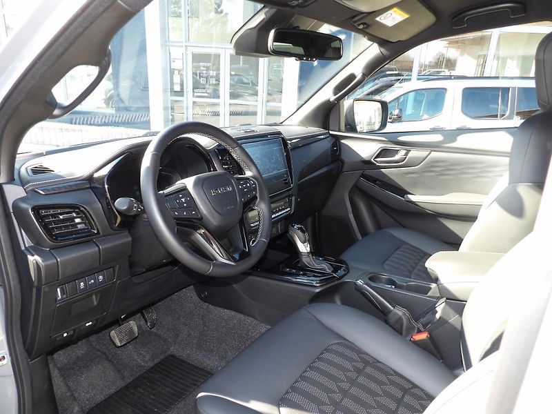 Isuzu D-Max (2026) V-Cross 1.9L 163K 4x4 6st. A/T - fotka 16 z 46