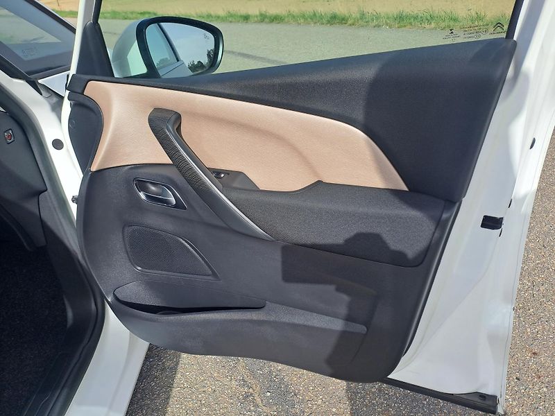 Citroën C4 Picasso (2014) 1.6 ČR 1. MAJITEL, PĚKNÝ STAV - fotka 17 z 32