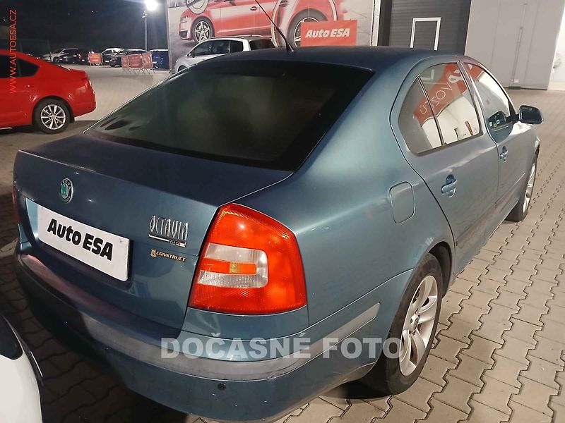 Škoda Octavia (2006) 1.6 MPi, ČR, Park.čidla - fotka 3 z 3