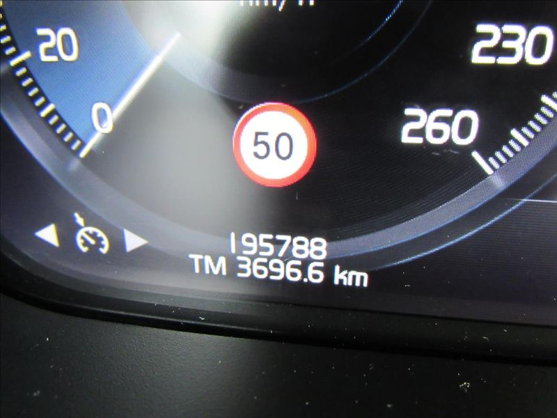 Volvo S60 2,0 B5 184kW AWD R-Design - fotka 15 z 34