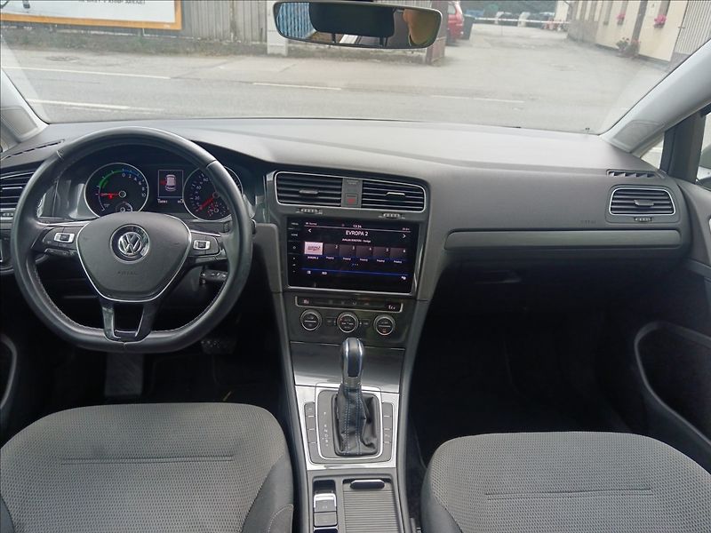 Volkswagen e-Golf 0,0 VII  electric drive - fotka 18 z 21