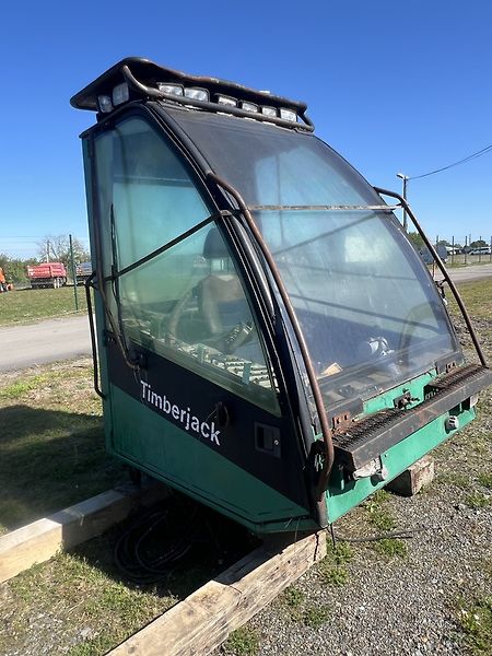 Kabina na harvestor TIMBERJACK - fotka 3 z 3
