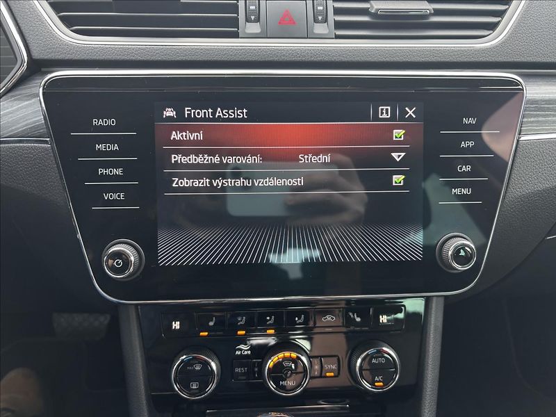 Škoda Superb 2,0 TDI 147kW Style 4x4 DSG - fotka 31 z 37