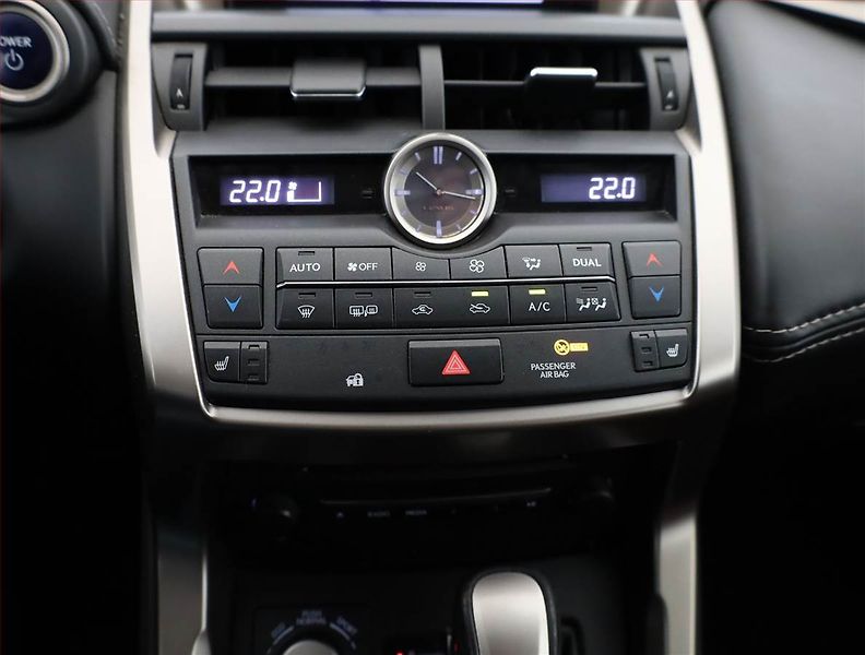 Lexus NX 300h (2017) 300h - fotka 10 z 16