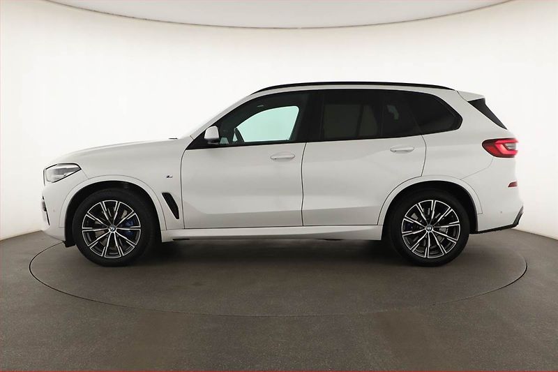 BMW X5 (2020) xDrive30d - fotka 3 z 21