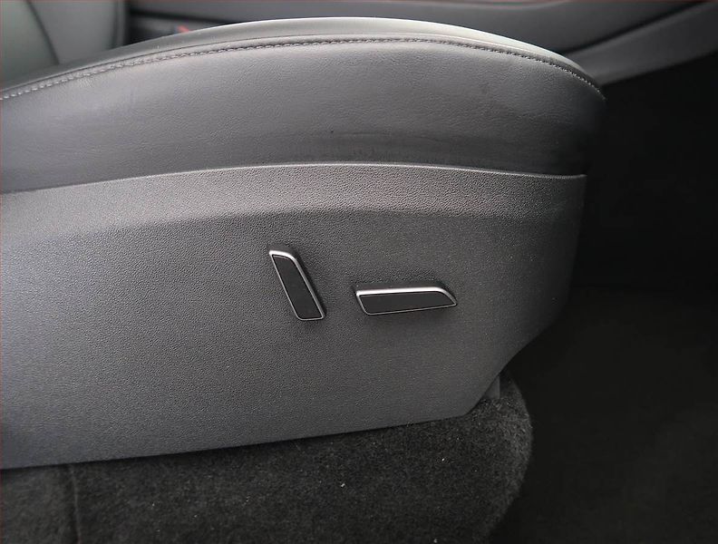Tesla Model Y (2023) Performance 79kWh, SoH 93% - fotka 30 z 33