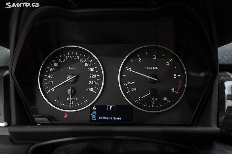 BMW Řada 2 216d Active Tourer - fotka 17 z 32
