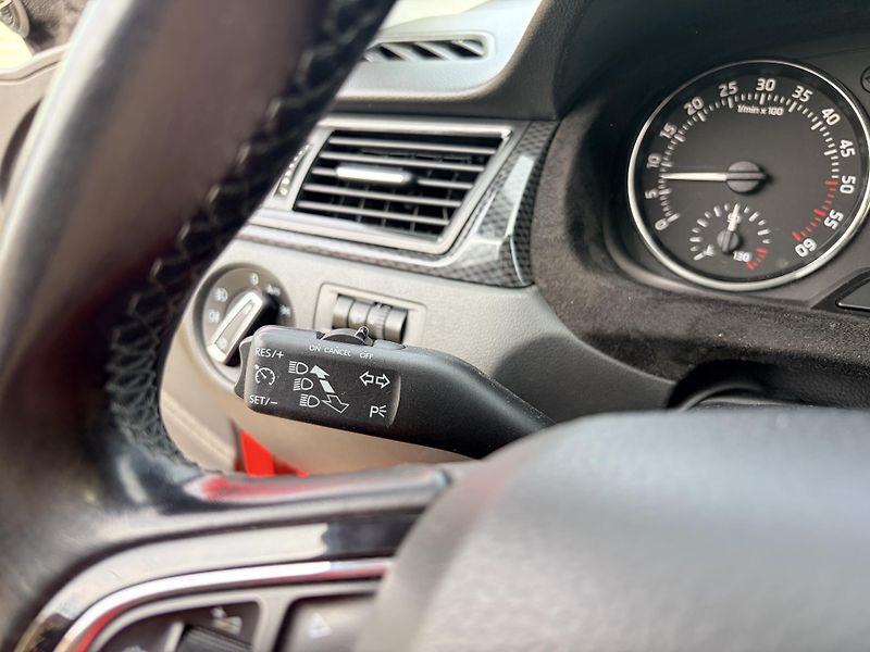 Škoda Rapid 1.6TDI DSG MONTE CARLO - fotka 16 z 35