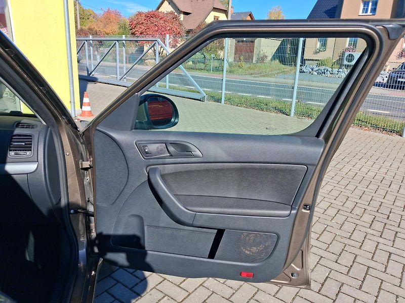 Škoda Yeti (2014) 1,2TSi DSG NAVI BEZ KOROZE! - fotka 20 z 38