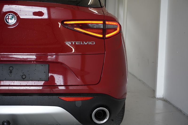 Alfa Romeo Stelvio 2.2D 132kW, 121 000KM - fotka 7 z 29