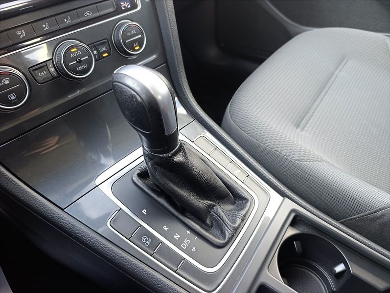 Volkswagen Golf 1,5 TGi  DSG Aut.klima ACC - fotka 19 z 33
