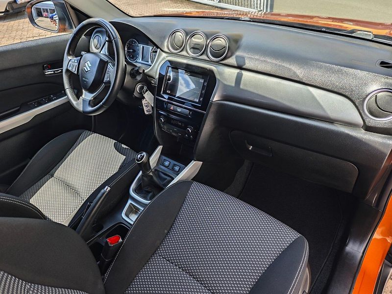 Suzuki Vitara (2016) 1.6 VVT Digiklima Kamera - fotka 10 z 40
