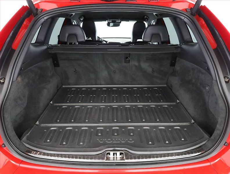 Volvo XC60 (2014) R-Design D5, 4X4, Automat - fotka 19 z 20