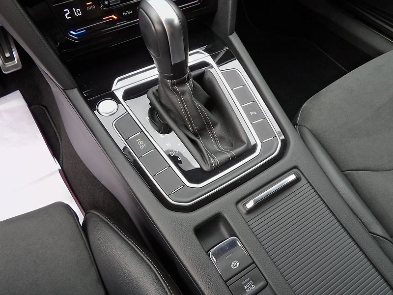 Volkswagen Arteon Shooting Brake 2.0TDI DSG 4Motion Rline Tažné - fotka 14 z 36