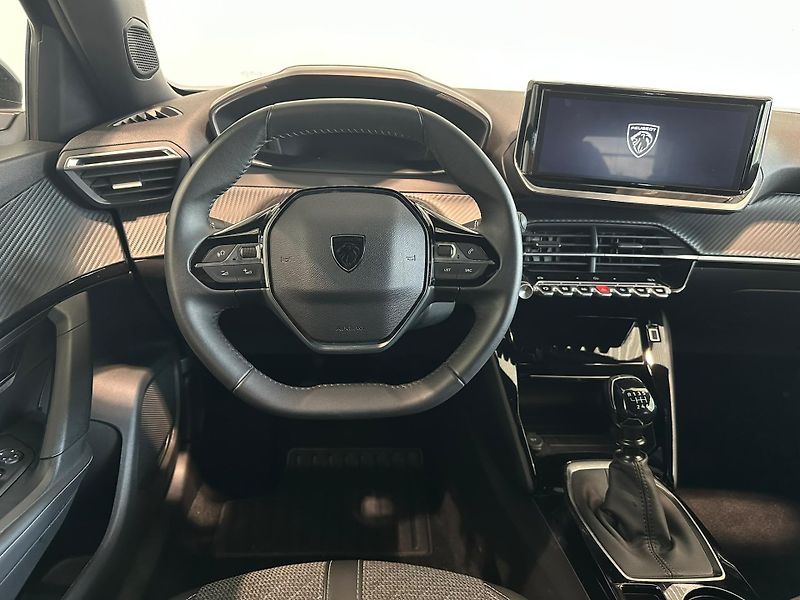 Peugeot 2008 1,2 PureTech Allure  74kW - fotka 10 z 17