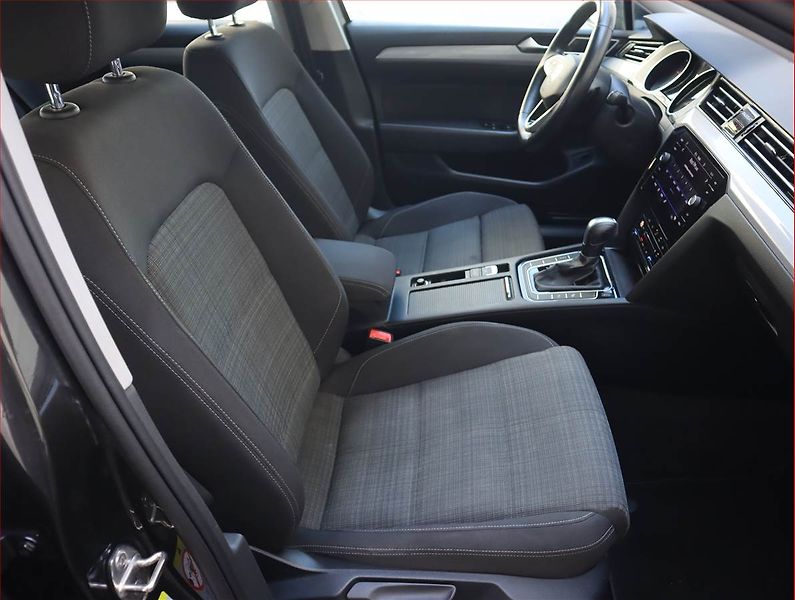 Volkswagen Passat (2021) Business 2.0 TDI, Automat - fotka 9 z 23
