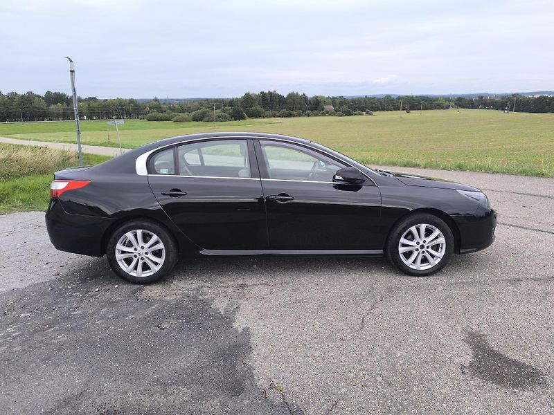 Renault Latitude (2011) 2.0 dCi 1MAJITEL,NOVÉ ČR - fotka 8 z 32