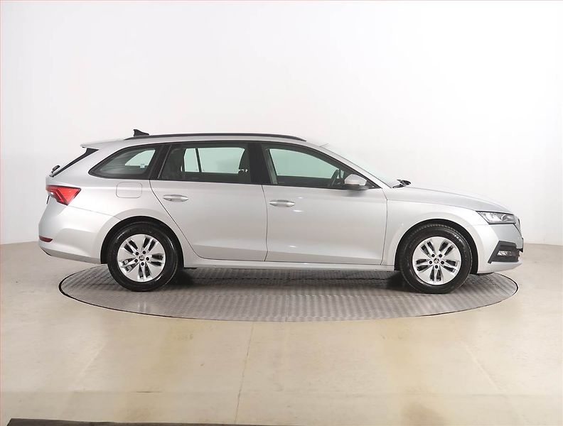 Škoda Octavia (2022) Ambition 2.0 TDI, digi klima - fotka 6 z 18