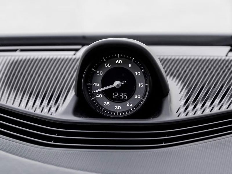 Porsche Taycan 4S Sport Turismo 360 HuD InnoD - fotka 20 z 25