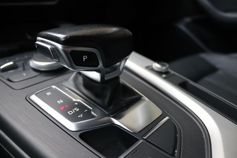 Audi A4 2.0TDI S-TRONIC SEDAN 110kW - fotka 31 z 50