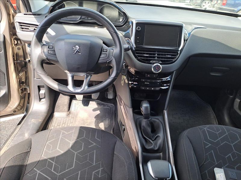 Peugeot 2008 1,2 THP SERVISKA,KOUPENO CZ - fotka 9 z 16