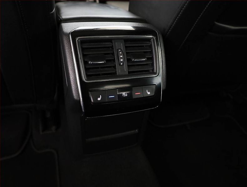 Škoda Superb (2017) Laurin&Klement 1.8 TSI, Kůže - fotka 17 z 21