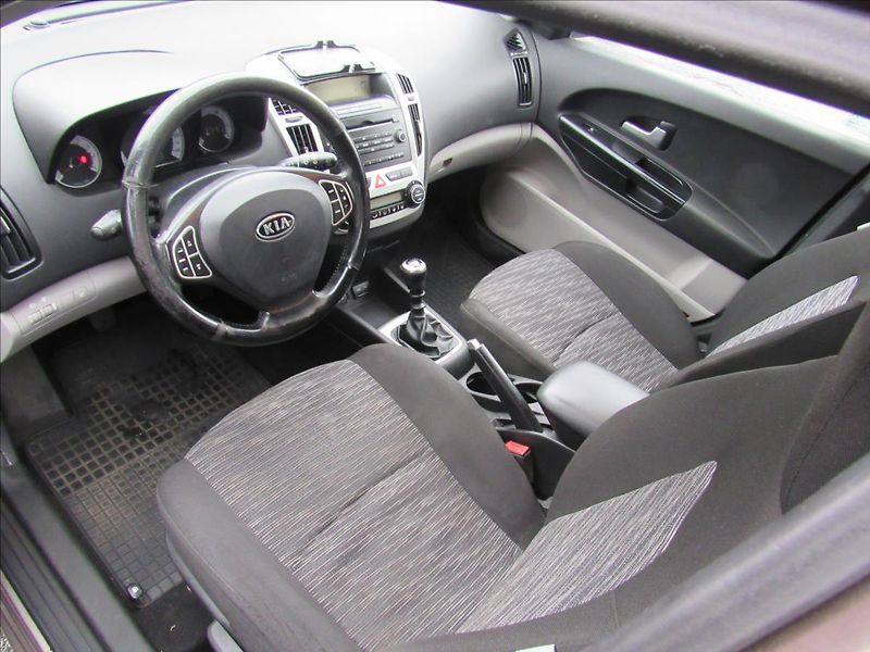 Kia Ceed 1,4 LPG Combi 80KW - fotka 9 z 28