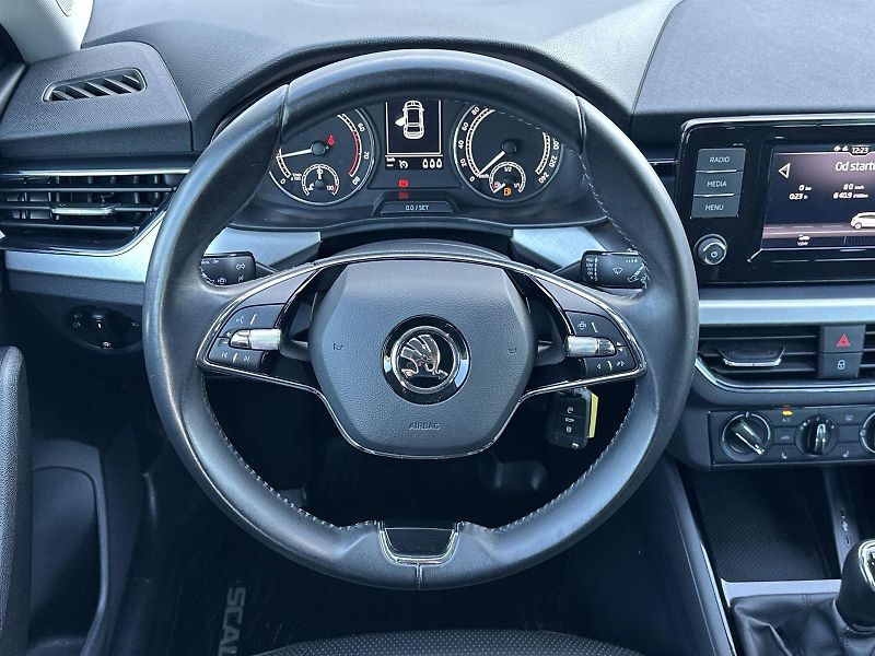 Škoda Scala (2022) 1.5 TSI Ambition - fotka 6 z 24