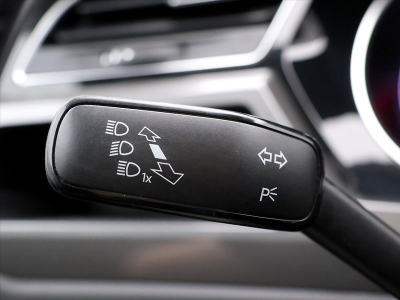 Volkswagen Touran 2,0 TDI 110kW Highline DSG - fotka 18 z 39