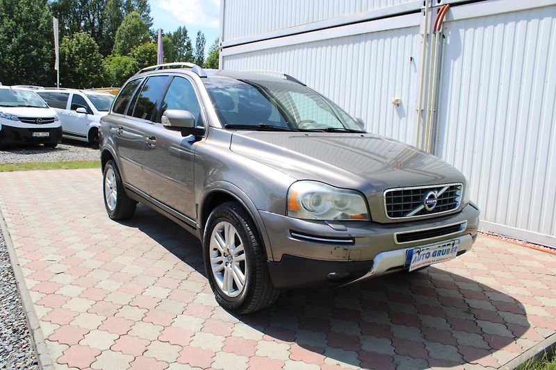 Volvo XC90 2,4 D5 AWD SUMMUM 7 MÍST CZ - fotka 2 z 28