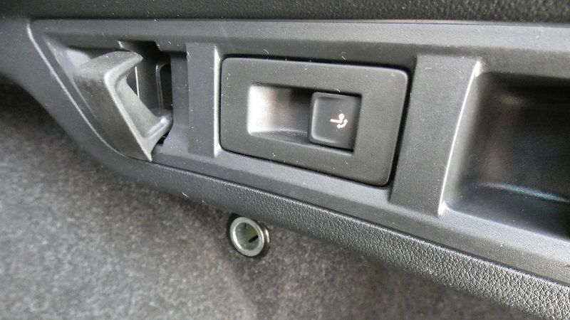 Škoda Octavia Combi 2,0 TDI Style 4x4 DSG 11 - fotka 23 z 26