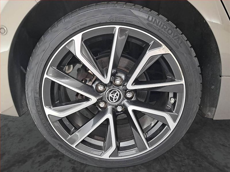 Toyota Corolla (2021) 1.8 Hybrid - fotka 15 z 17