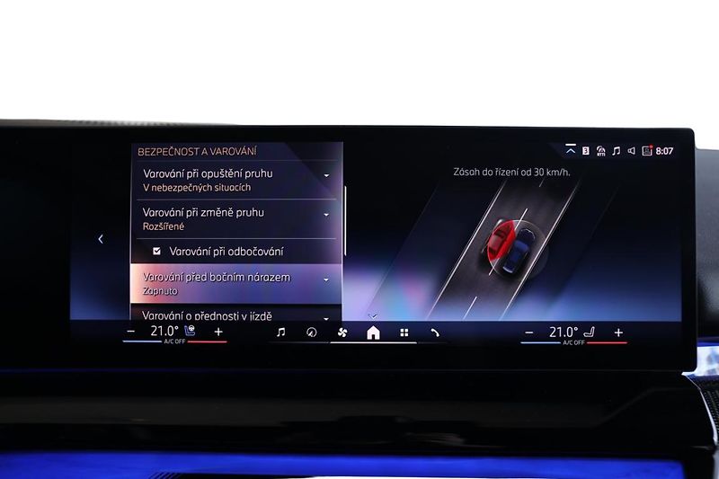 BMW Řada 5 540d xDrive Touring - fotka 19 z 35