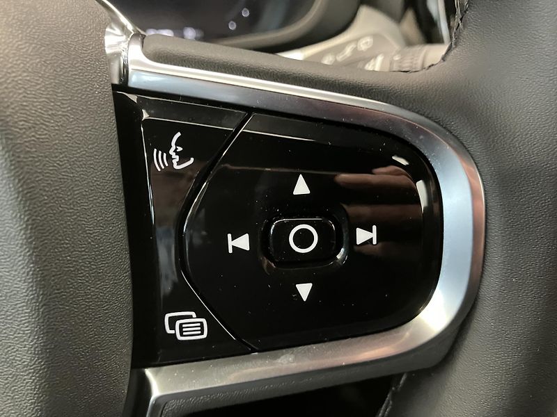 Volvo XC60 T6 eAWD Black Edition Plus AT8 - fotka 24 z 41