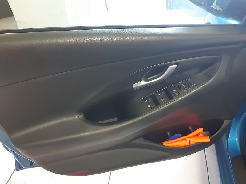 Hyundai i30 1.0 T-GDI Combi 88KW 62000km!! - fotka 18 z 22