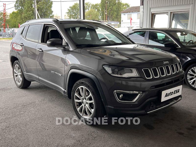 Jeep Compass (2021) 1.3 T, 2.maj,ČR, ACC, xenon - fotka 1 z 3