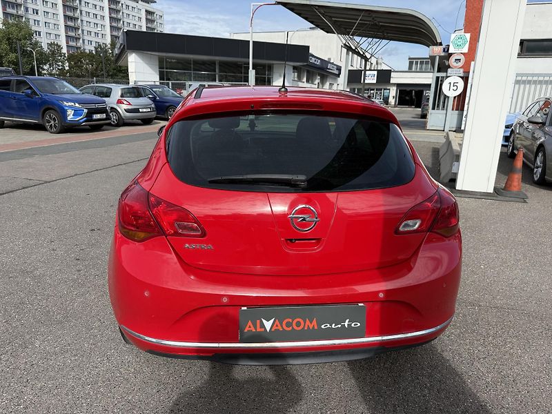 Opel Astra 1.4 88kw - fotka 7 z 42