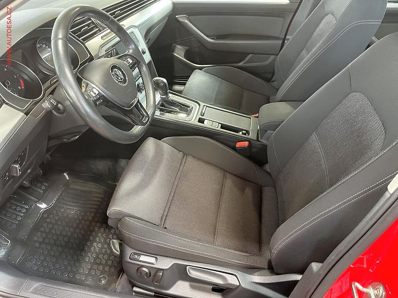 Volkswagen Passat (2016) 1.6 TDi, DSG, Navi, AC - fotka 9 z 18