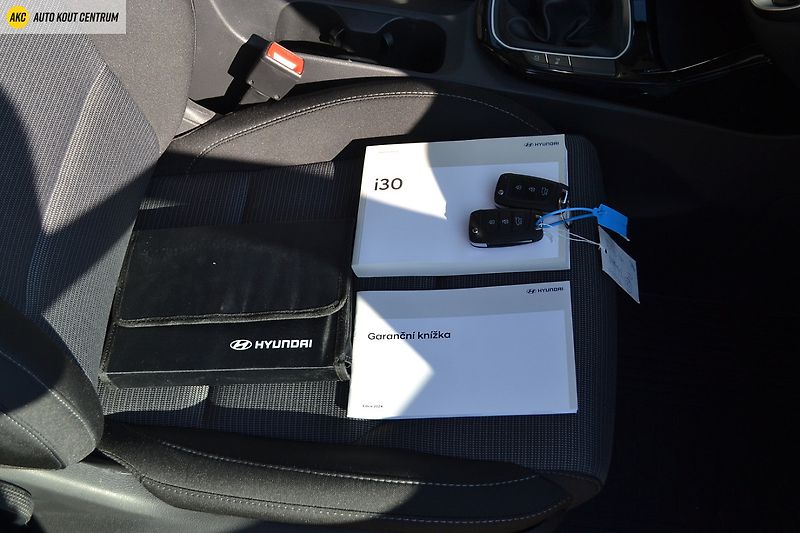 Hyundai i30 WG 1,5I MT SMART FL NAVI - fotka 38 z 45