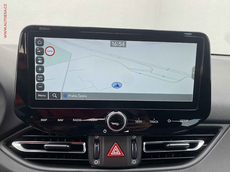 Hyundai i30 (2022) 1.0 T-GDI, 1.maj,ČR, servis - fotka 17 z 19