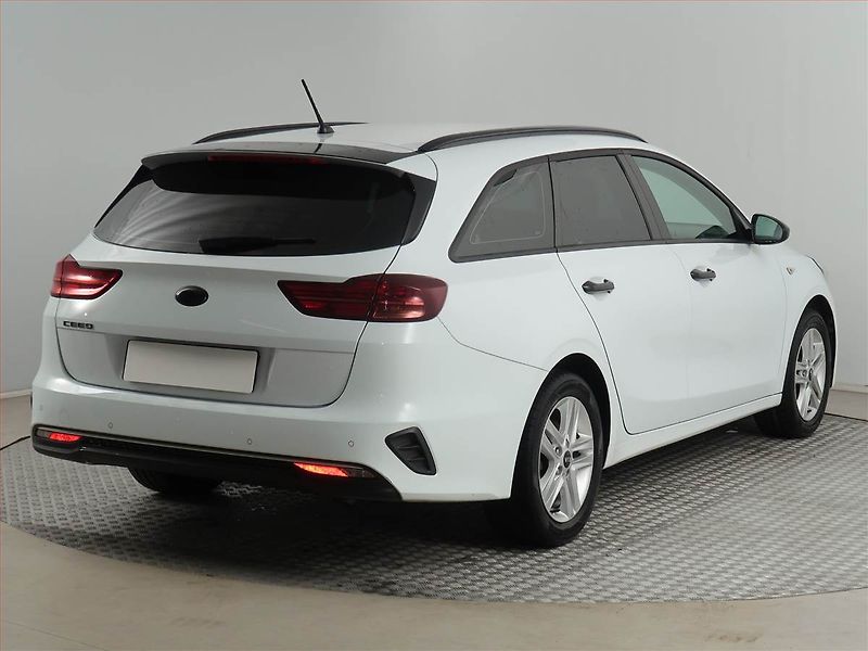 Kia Ceed (2021) 1.4 T-GDI, ČR,1.maj - fotka 5 z 18