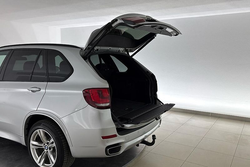 BMW X5 xDrive40d - fotka 10 z 25