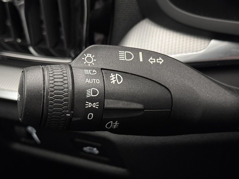 Volvo V60 T4 R-DESIGN AUT - fotka 27 z 47
