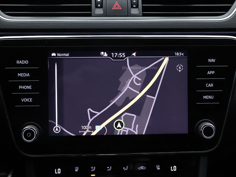 Škoda Superb 2,0 TDI 147kW L&K LED DSG CZ - fotka 23 z 36
