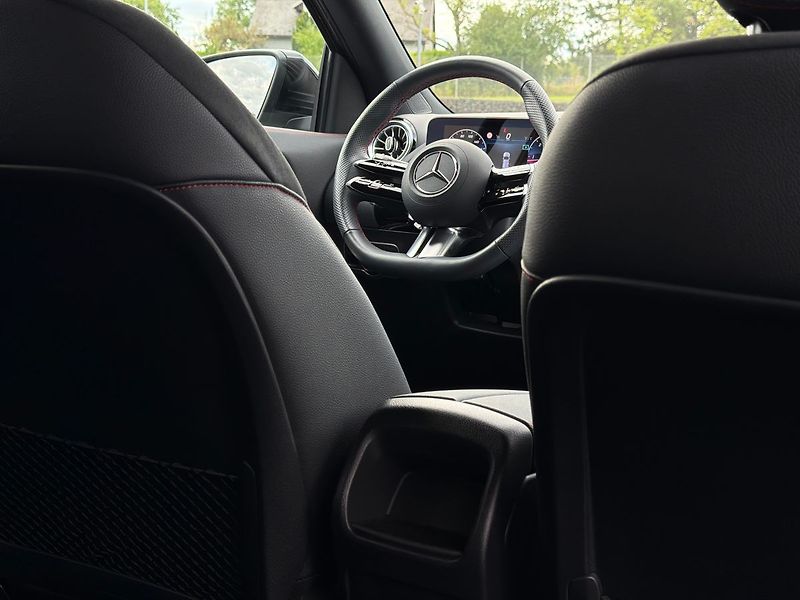 Mercedes-Benz GLA 200d 4MATIC Edition 140 Years - fotka 27 z 38