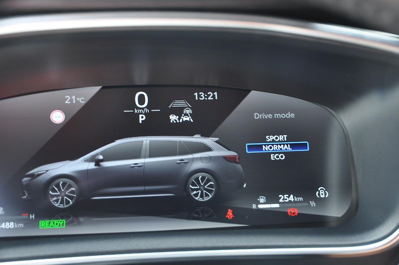 Toyota Corolla 1.8 Hybrid KOMBI - fotka 17 z 21
