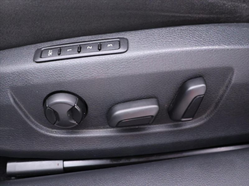 Škoda Superb 2,0 TDI 140kW DSG 4x4 CZ DPH - fotka 15 z 32