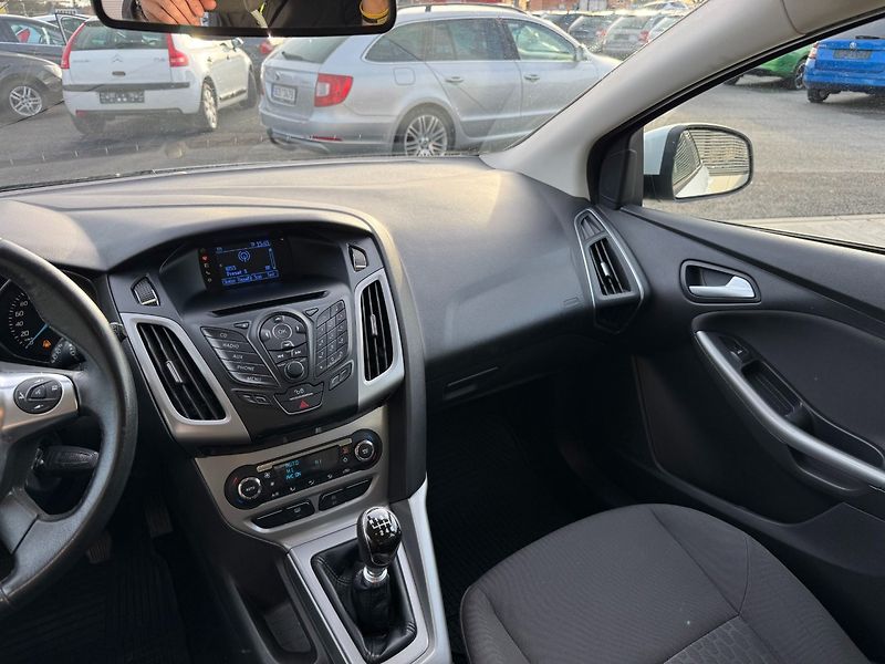 Ford Focus (2013) Trend 1.6 TDCi - fotka 18 z 29